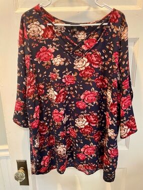 Torrid Navy Floral V-Neck Tunic with Pink and Cream Roses